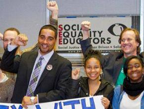 Jesse Hagopian rallying with fellow Seattle educators