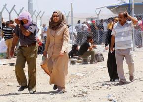 Iraqis leaving Mosul after the initial offensive by ISIS fighters