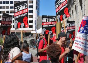 AT&amp;T workers on the picket line in San Francisco